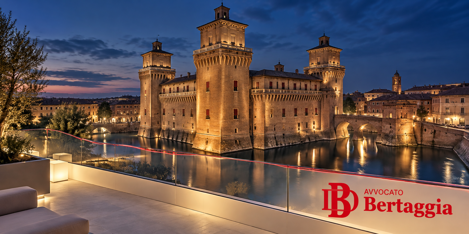 Castello Estense illuminato sul fossato, terrazza contemporanea e logo rosso Avvocato Bertaggia